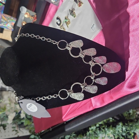 Jewelry - Silver Statement necklace
